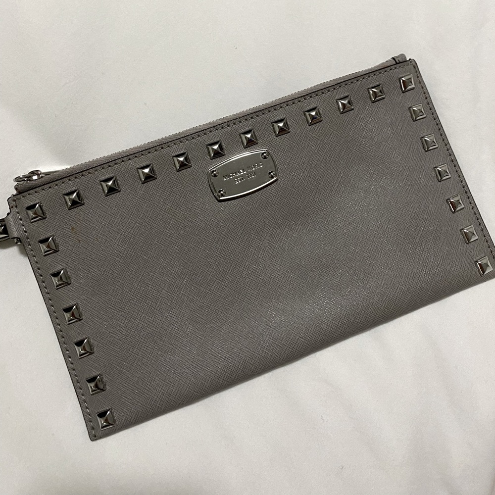 Almost new, Michael Kors Sandrine Stud pearl grey large zip leather clutch